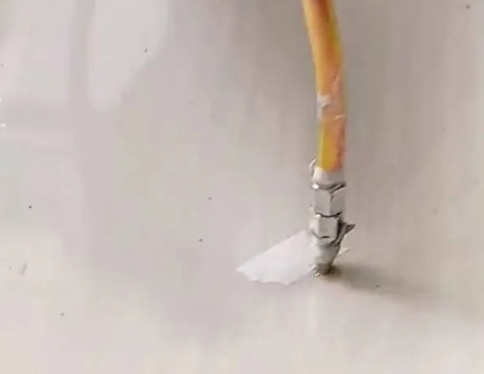 红塔瓷砖空鼓维修公司专业解答在瓷砖铺贴过程中，如果使用的砂料过粗（如全部使用了粗砂），可能会导致以下问题